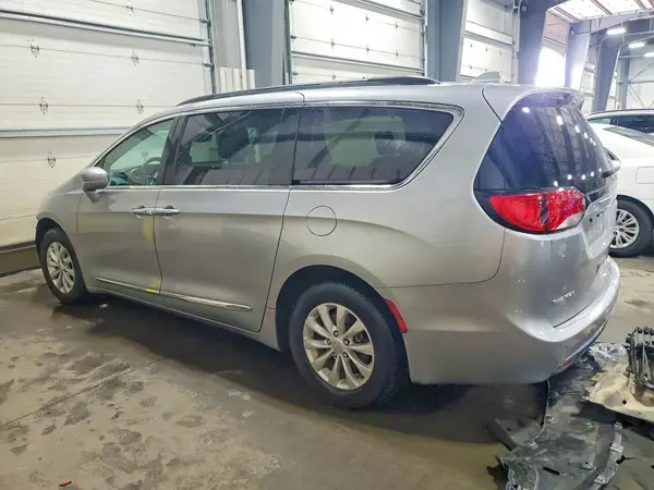 2C4RC1BG8HR642742 2017 CHRYSLER PACIFICA - Image 2