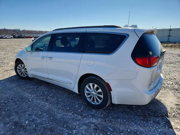 2C4RC1BG8HR657869 2017 CHRYSLER PACIFICA - Image 2