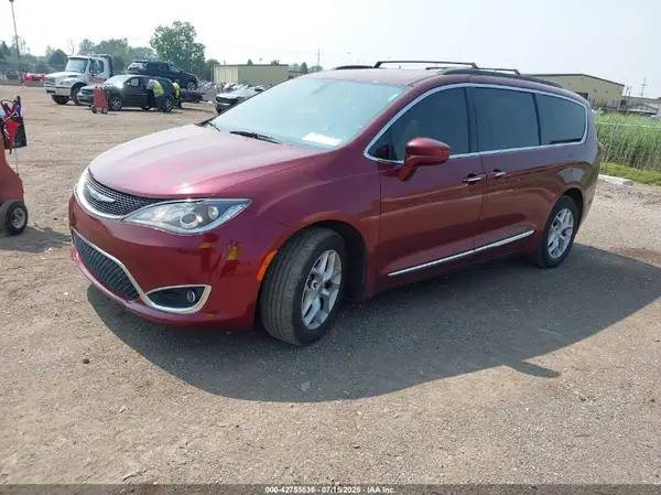 2C4RC1BG8HR660660 2017 CHRYSLER PACIFICA - Image 2