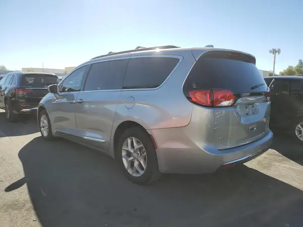 2C4RC1BG8HR668399 2017 CHRYSLER PACIFICA - Image 2