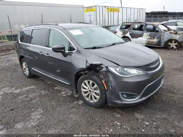 2C4RC1BG8HR684683 2017 CHRYSLER PACIFICA - Image 1
