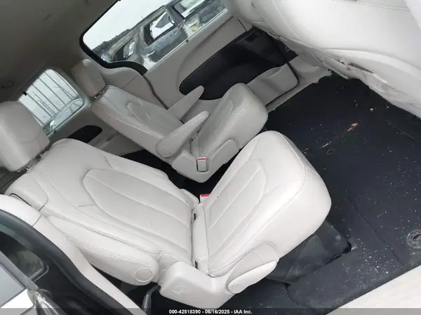 2C4RC1BG8HR684683 2017 CHRYSLER PACIFICA - Image 8