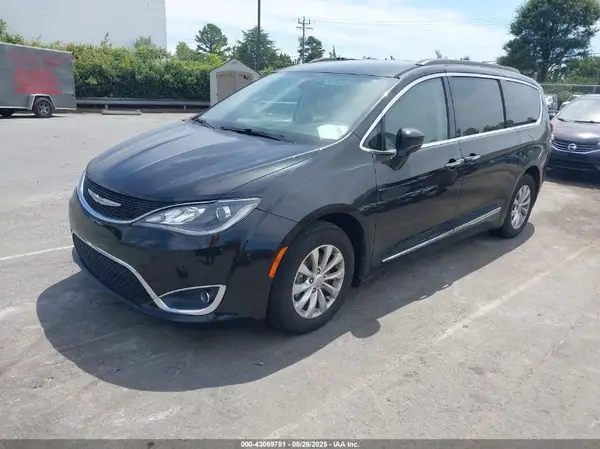 2C4RC1BG8HR688152 2017 CHRYSLER PACIFICA - Image 2