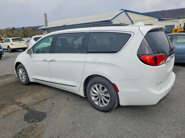 2C4RC1BG8HR688734 2017 CHRYSLER PACIFICA - Image 2