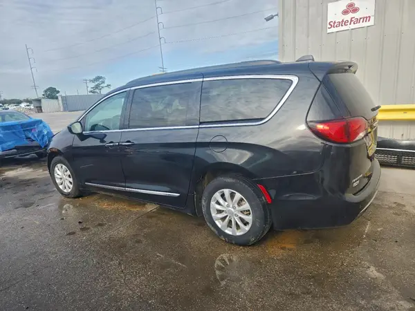 2C4RC1BG8HR691617 2017 CHRYSLER PACIFICA - Image 2