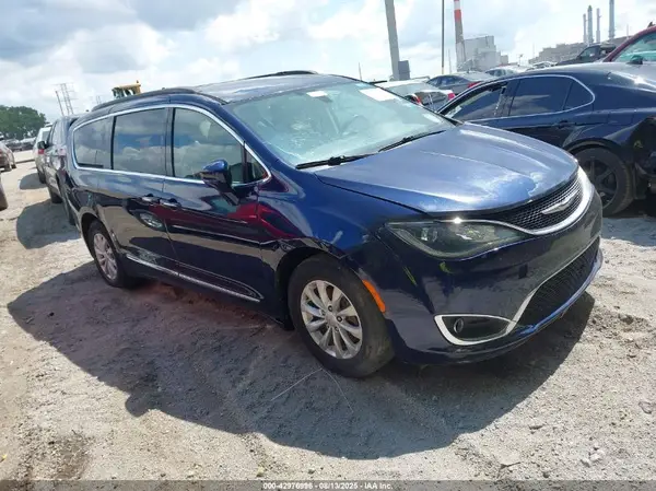 2C4RC1BG8HR703183 2017 CHRYSLER PACIFICA - Image 1