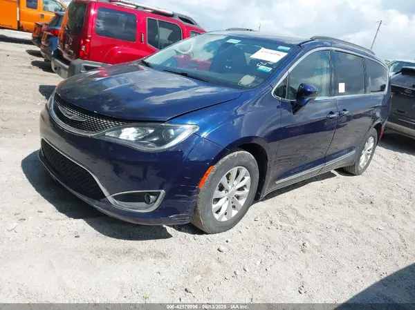 2C4RC1BG8HR703183 2017 CHRYSLER PACIFICA - Image 2
