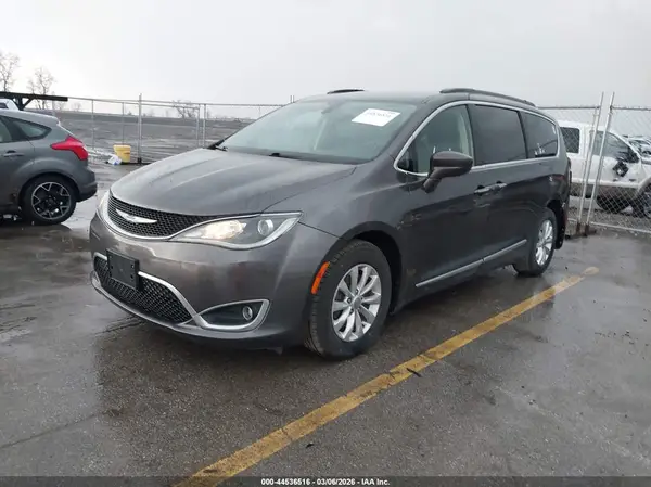 2C4RC1BG8HR705094 2017 CHRYSLER PACIFICA - Image 2