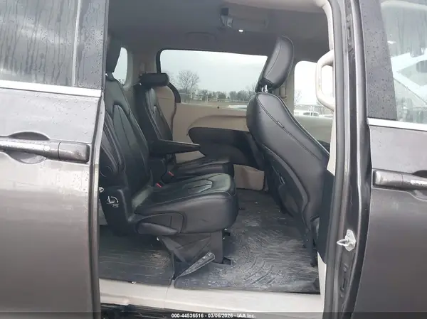 2C4RC1BG8HR705094 2017 CHRYSLER PACIFICA - Image 8