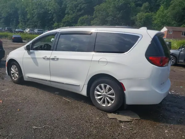 2C4RC1BG8HR706116 2017 CHRYSLER PACIFICA - Image 2