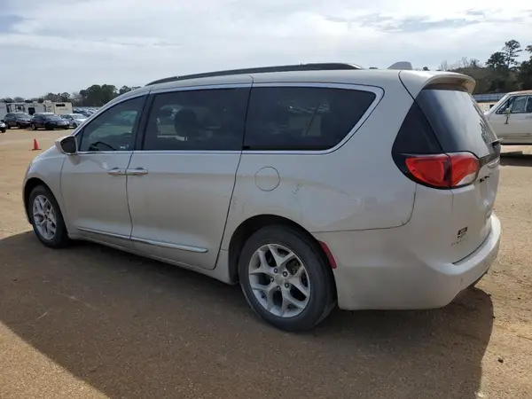 2C4RC1BG8HR708870 2017 CHRYSLER PACIFICA - Image 2