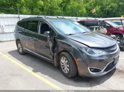 2C4RC1BG8HR720615 2017 CHRYSLER PACIFICA