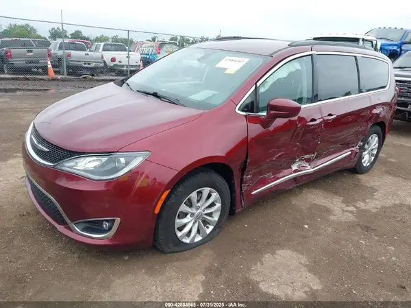 2C4RC1BG8HR734353 2017 CHRYSLER PACIFICA - Image 2