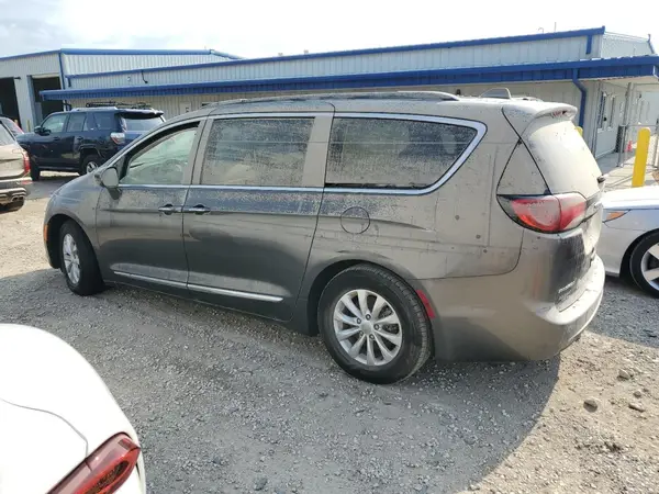 2C4RC1BG8HR739102 2017 CHRYSLER PACIFICA - Image 2