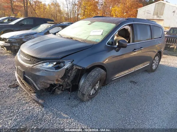 2C4RC1BG8HR745496 2017 CHRYSLER PACIFICA - Image 2