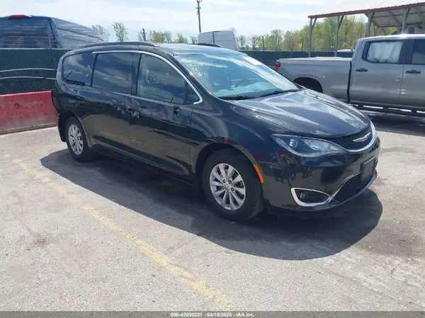 2C4RC1BG8HR747765 2017 CHRYSLER PACIFICA - Image 1