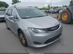 2C4RC1BG8HR747782 2017 CHRYSLER PACIFICA