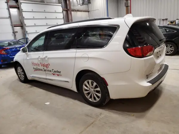 2C4RC1BG8HR752285 2017 CHRYSLER PACIFICA - Image 2