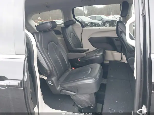 2C4RC1BG8HR757017 2017 CHRYSLER PACIFICA - Image 8