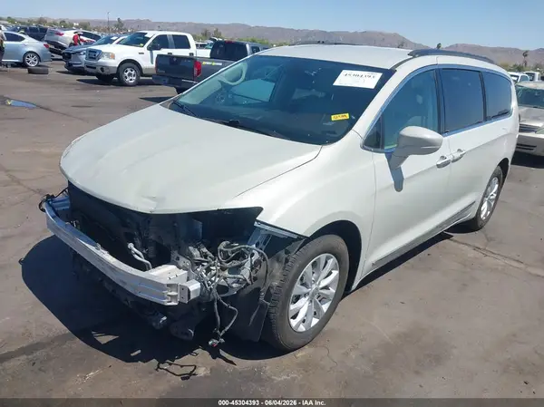 2C4RC1BG8HR764792 2017 CHRYSLER PACIFICA - Image 2