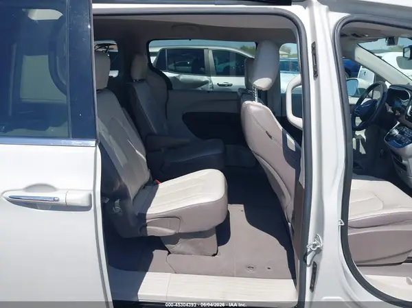 2C4RC1BG8HR764792 2017 CHRYSLER PACIFICA - Image 8