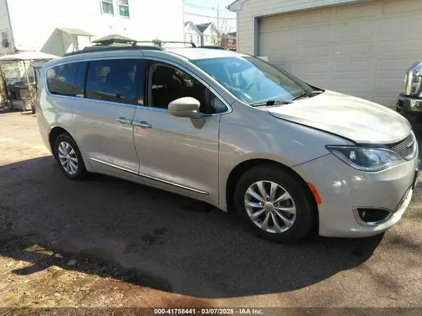 2C4RC1BG8HR785447 2017 CHRYSLER PACIFICA - Image 1