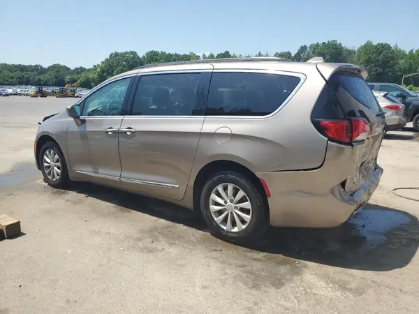 2C4RC1BG8HR785562 2017 CHRYSLER PACIFICA - Image 2