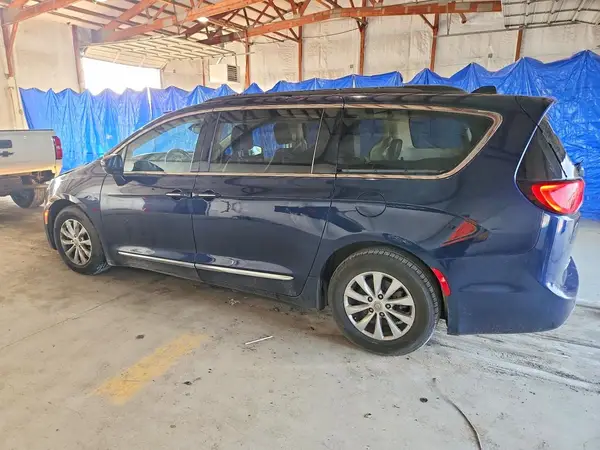 2C4RC1BG8HR788283 2017 CHRYSLER PACIFICA - Image 2