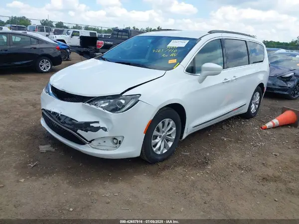 2C4RC1BG8HR788350 2017 CHRYSLER PACIFICA - Image 2