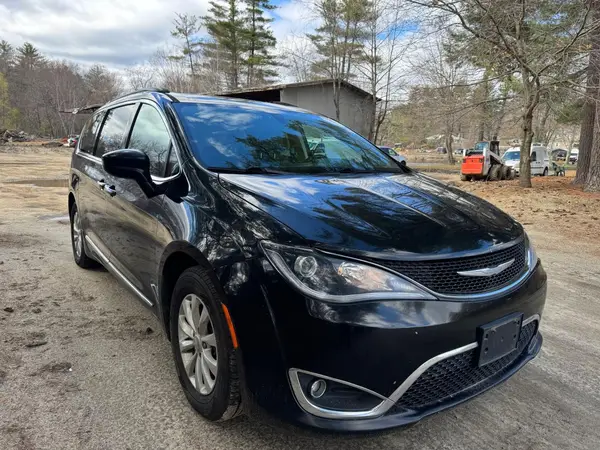 2C4RC1BG8HR794164 2017 CHRYSLER PACIFICA - Image 1