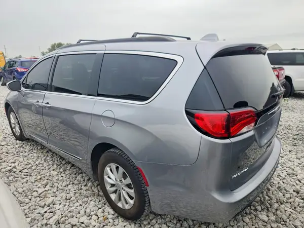 2C4RC1BG8HR794309 2017 CHRYSLER PACIFICA - Image 2