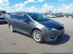 2C4RC1BG8HR794987 2017 CHRYSLER PACIFICA