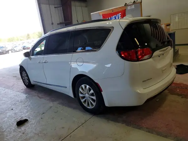 2C4RC1BG8HR795797 2017 CHRYSLER PACIFICA - Image 2