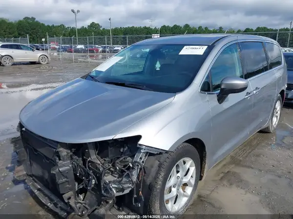 2C4RC1BG8HR803364 2017 CHRYSLER PACIFICA - Image 2