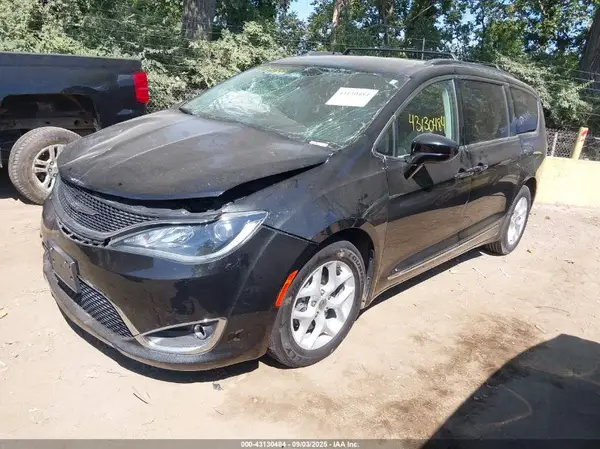2C4RC1BG8HR809536 2017 CHRYSLER PACIFICA - Image 2