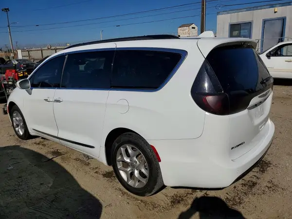 2C4RC1BG8HR809763 2017 CHRYSLER PACIFICA - Image 2