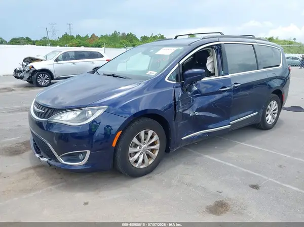 2C4RC1BG8HR811142 2017 CHRYSLER PACIFICA - Image 2