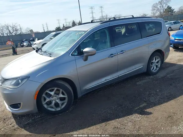 2C4RC1BG8HR816003 2017 CHRYSLER PACIFICA - Image 2