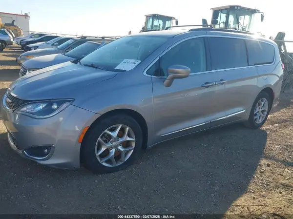 2C4RC1BG8HR816082 2017 CHRYSLER PACIFICA - Image 2