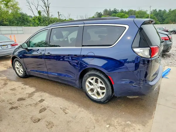 2C4RC1BG8HR816955 2017 CHRYSLER PACIFICA - Image 2
