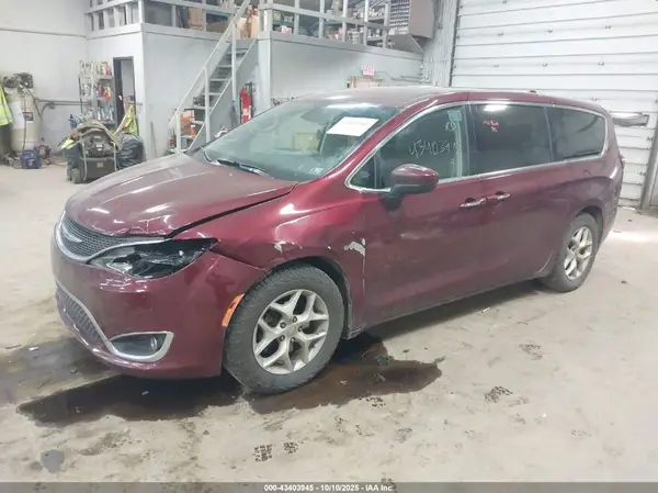 2C4RC1BG8HR817099 2017 CHRYSLER PACIFICA - Image 2
