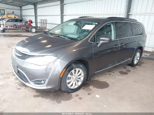 2C4RC1BG8HR821735 2017 CHRYSLER PACIFICA - Image 2