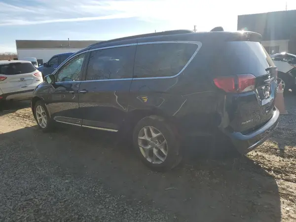 2C4RC1BG8HR822934 2017 CHRYSLER PACIFICA - Image 2