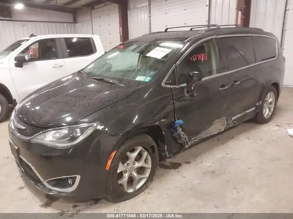 2C4RC1BG8HR831682 2017 CHRYSLER PACIFICA - Image 2