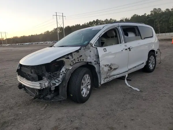 2C4RC1BG8HR832377 2017 CHRYSLER PACIFICA - Image 1