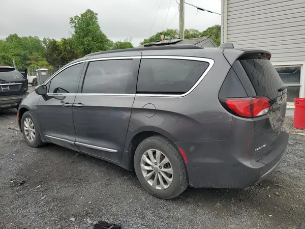 2C4RC1BG8HR832668 2017 CHRYSLER PACIFICA - Image 2