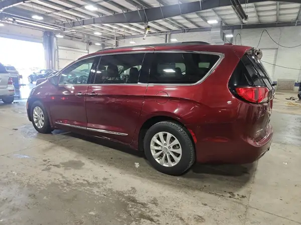 2C4RC1BG8HR833643 2017 CHRYSLER PACIFICA - Image 2
