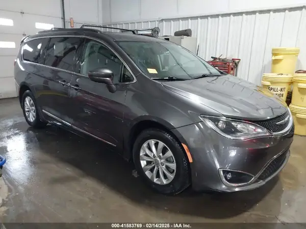 2C4RC1BG8HR845050 2017 CHRYSLER PACIFICA - Image 1