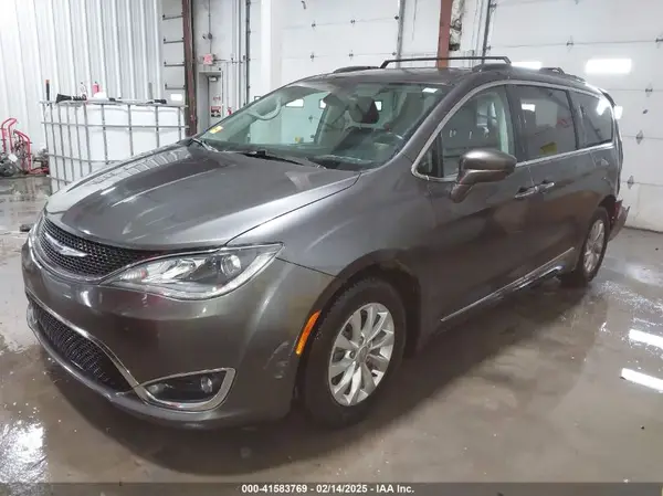 2C4RC1BG8HR845050 2017 CHRYSLER PACIFICA - Image 2