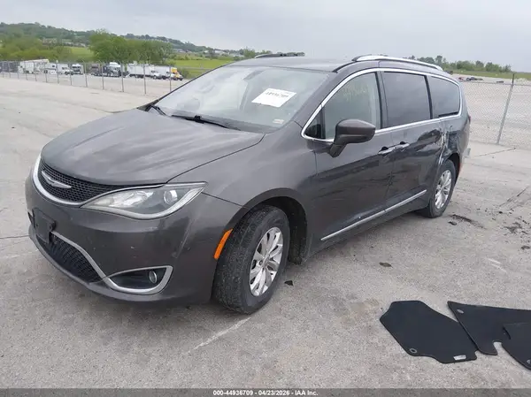 2C4RC1BG8JR110204 2018 CHRYSLER PACIFICA - Image 2
